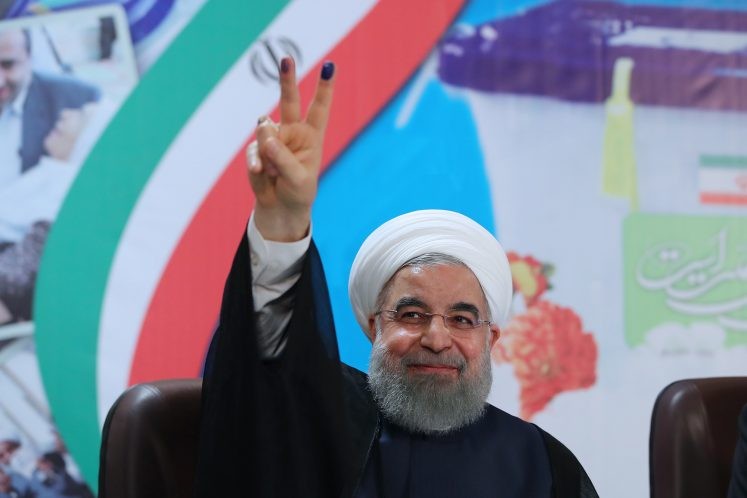 جمعی از فعالان سیاسی مازندرانی از روحانی حمایت کردند