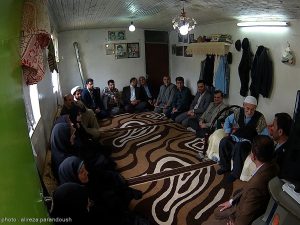 دیدار با خانواده شهدا 5 300x225 - دیدار جمعی از مسئولان دانشگاه آزاد لاهیجان با خانواده های معظم شهدا + تصاویر