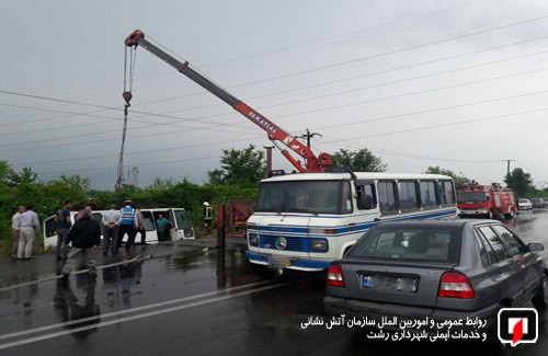 سقوط مینی بوس در کانال آب یک کشته و یک زخمی بر جای گذاشت