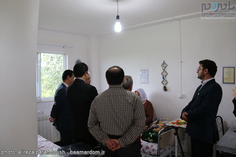 بازدید از آسایشگاه سالمندان لاهیجان 1 - پاسخ جمعی از دانشجویان و مسئولان به نگاه منتظر ساکنان آسایشگاه سالمندان لاهیجان + تصاویر