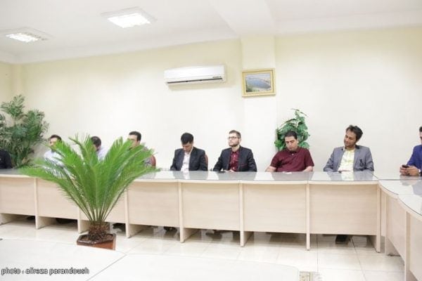 فرماندار لاهیجان در دیدار با اعضای حزب ندای ایرانیان 5 - اهل سیاسی‌کاری نیستیم/ برای اینکه فرماندار لاهیجان شوم هیچ حرکت غیر طبیعی انجام ندادم / مدیری که تفکرات دولت را قبول نداشته باشد خیانت کار است - احمدی فرماندار لاهیجان