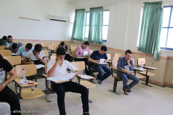 95 لاهیجان 49 - گزارش تصویری برگزاری آزمون سراسری سال 95 در لاهیجان - حوزه های امتحانی