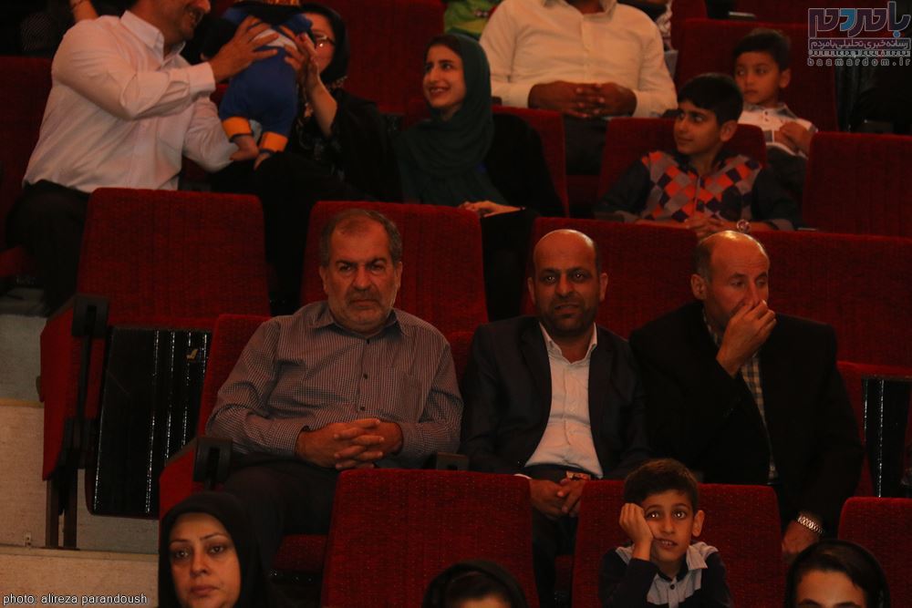 تقدیر از کارکنان نیروی انتظامی لاهیجان 48 - همایش تجلیل از کارکنان و خانواده کارکنان نیروی انتظامی لاهیجان