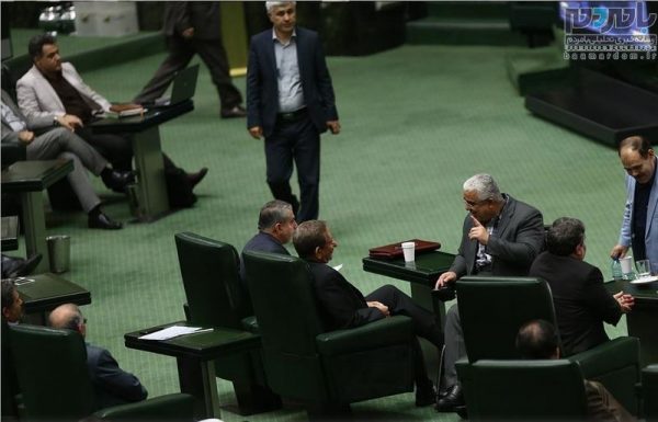 گزارش تصویری رای اعتماد به ۳ وزیر 13 - از خنده ظریف و سرماخوردگی عارف تا بازگشت نماینده تصادف کرده