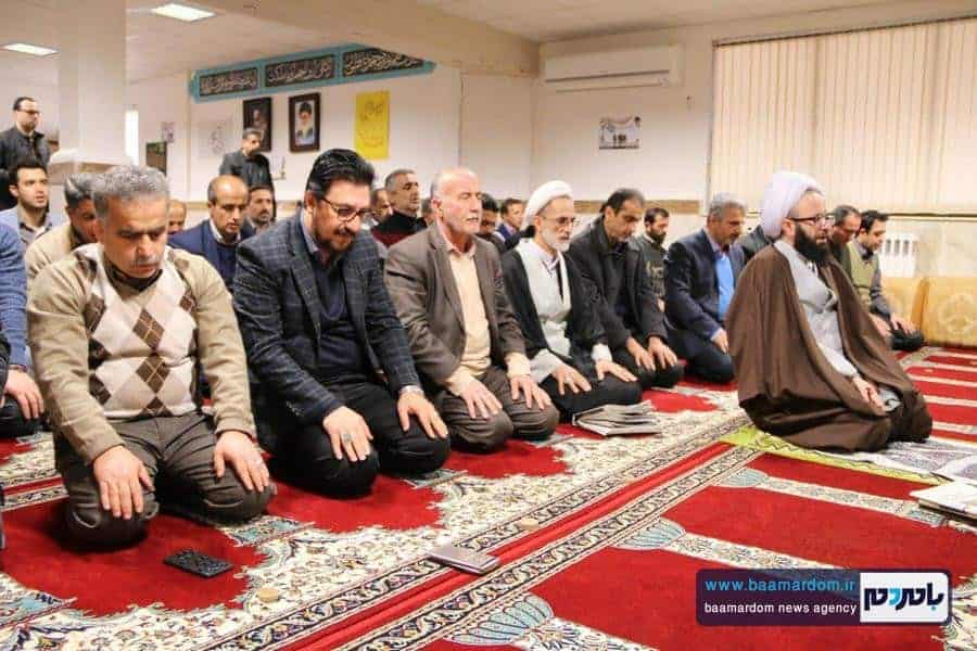 اقامه نماز جماعت با حضور امام جمعه، نماینده و فرماندار شهرستان در شهرداری لاهیجان + تصاویر 11 اقامه نماز جماعت با حضور امام جمعه، نماینده و فرماندار شهرستان در شهرداری لاهیجان 3 - اقامه نماز جماعت با حضور امام جمعه، نماینده و فرماندار شهرستان در شهرداری لاهیجان + تصاویر -