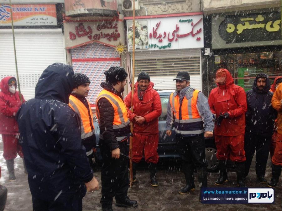 آغاز برف روبی در سطح لاهیجان | بيش از ٢٠٠ نفر از نيروهای شهرداری در حال خدمت هستند + گزارش تصویری