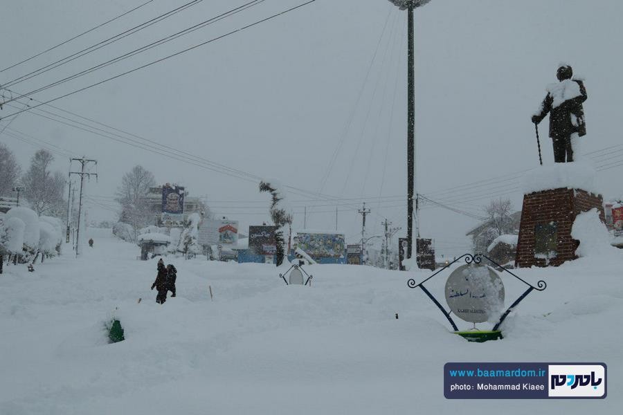 برف 14 بهمن لاهیجان 32 - از شادی شهروندان در یک روز برفی تا سقوط درختان و قطع کابل های برق و مردان پشت صحنه - baamardom