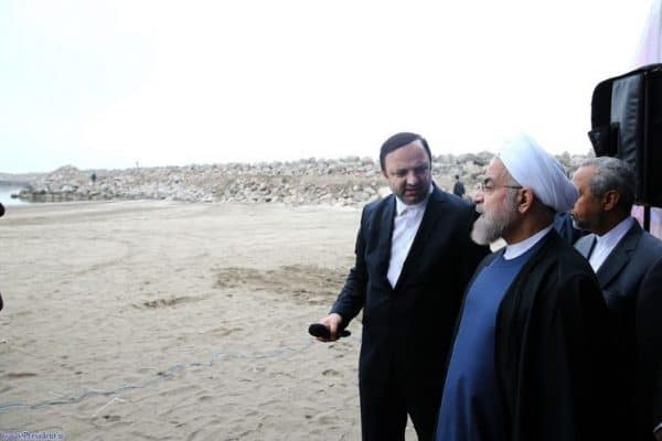 روحانی و مسرور 747x498 - مسرور، مدیرعامل منطقه آزاد کیش می‌شود - مسرور