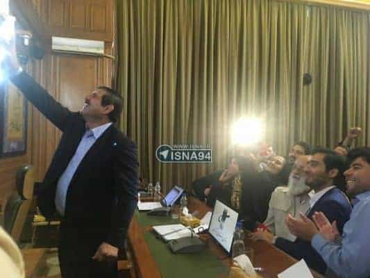 سلفیدرشورایشهر - آخرین سلفی عباس جدیدی در آخرین جلسه شورای شهر! - آخرین