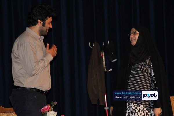 اجرای نمایش «آهسته صدایم کن» در رودسر 15 - اجرای نمایش «آهسته صدایم کن» در رودسر | گزارش تصویری -