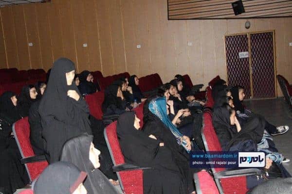 اجرای نمایش «آهسته صدایم کن» در رودسر 9 - اجرای نمایش «آهسته صدایم کن» در رودسر | گزارش تصویری -
