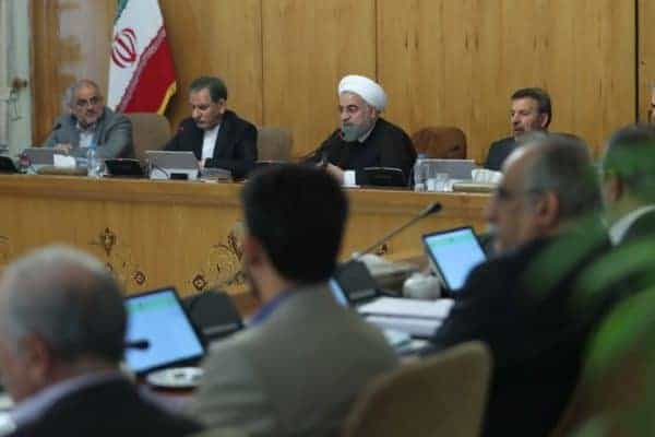 روحانی در جلسه هیات دولت - عدالت اقتضا می کند از جوانان و زنان در مسئولیت­ های مدیریتی استفاده شود | رعایت مشی اعتدالی در اداره استان -
