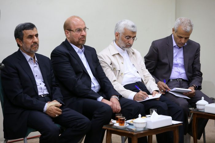 عکسی از هم‌نشینی احمدی‌نژاد، قالیباف و جلیلی در دیدار با رهبری