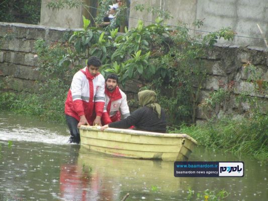 رسیدگی به امور سیل‌زدگان رودسر از ابتدای شروع حادثه 10 - نجات ۷۰خانوار محاصره شده در آب | رسیدگی به امور سیل‌زدگان رودسر از ابتدای شروع حادثه + تصاویر - باران