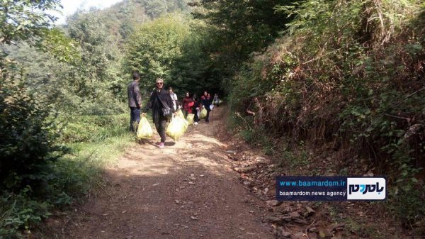 پاکسازی مسیرهای منتهی به بام سبز لاهیجان از زباله 4 - پاکسازی مسیرهای منتهی به بام سبز لاهیجان از زباله | گزارش تصویری - باران لاهیجان