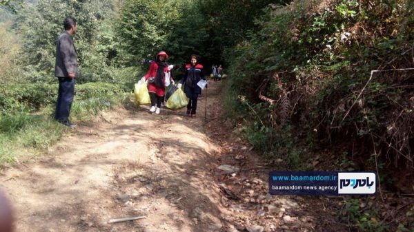 پاکسازی مسیرهای منتهی به بام سبز لاهیجان از زباله 8 - پاکسازی مسیرهای منتهی به بام سبز لاهیجان از زباله | گزارش تصویری - باران لاهیجان