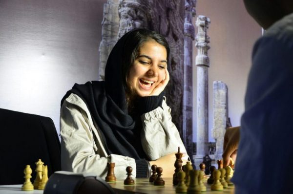 سارا خادم شطرنج1 753x498 - تفریح با همسر یا رقابت جهانی شطرنج؟ | سقوط آزاد سارا خادم‌الشریعه در ایتالیا -