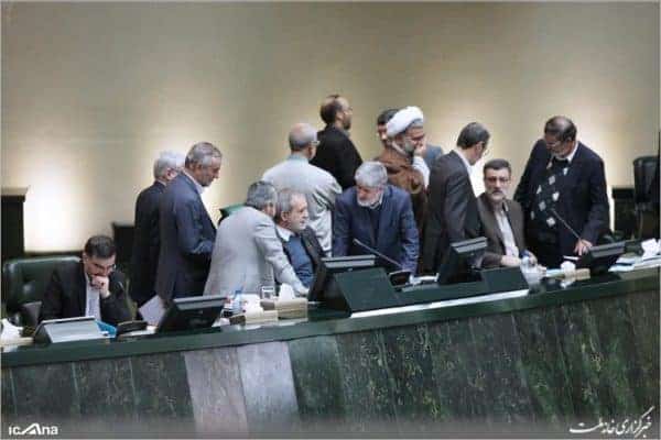 مجلس ا آذر1 747x498 - لغو تعطیلی ۸ ربیع‌الاول به امسال می‎رسد؟ | تعطیلات بیشتر، به ضرر دولت است -