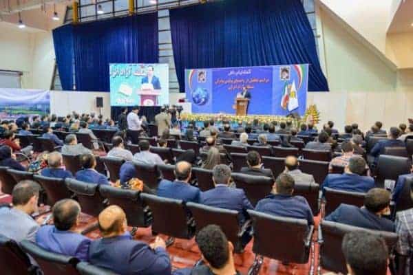 همایش تجلیل از واحدهای صادراتی تولیدی 3 747x498 - باید با کسانی که چرخه صادرات را کند می کنند برخورد جدی شود | مشوق های جدید صادراتی برای صادر کنندگان ارائه می شود -