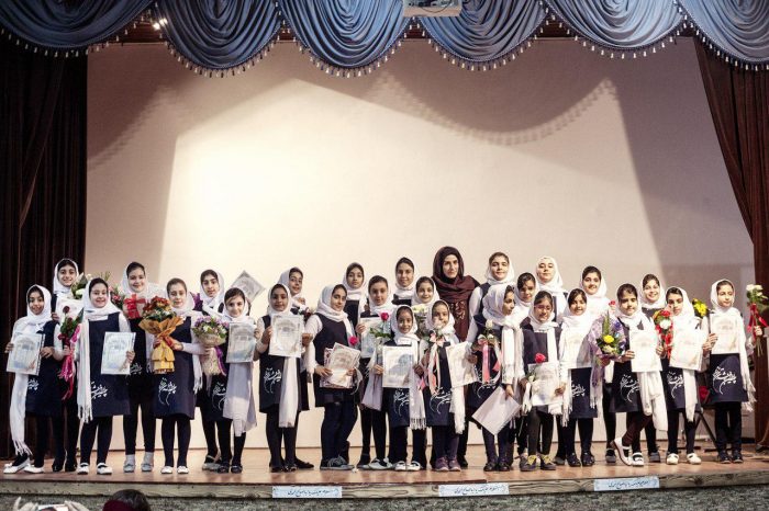 دومین ویژه برنامه شعر وادب نوجوان باعنوان «پاییز با حافظ» در لاهیجان برگزار شد