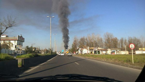 آتش‌سوزی شدیددر فروشگاه هپی لند واقع در جاده انزلی رشت 4 - آتش‌سوزی شدیددر فروشگاه هپی لند واقع در جاده انزلی - رشت - آتش