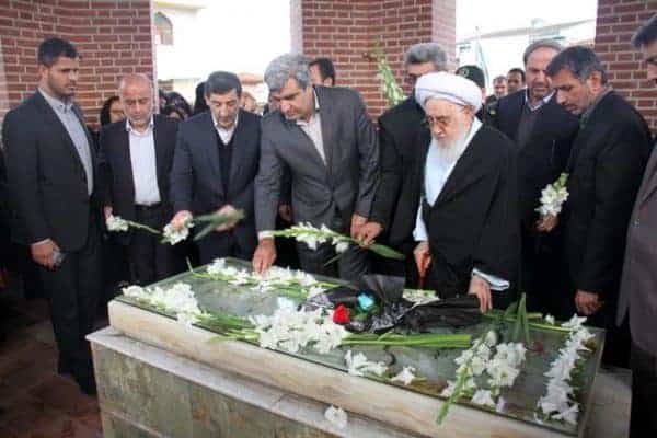 ادایاحترامبهمقاممیرزاکوچک - ادای احترام نماینده ولی فقیه در گیلان و استاندار به مقام شامخ میرزاکوچک جنگلی -