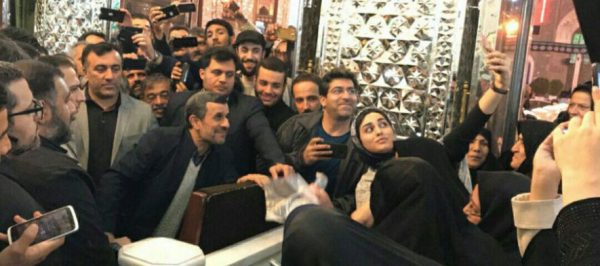 بست نشینی احمدی نزاد و مشایی و 885x393 - دوقطبی نفاق - سید محمد علوی