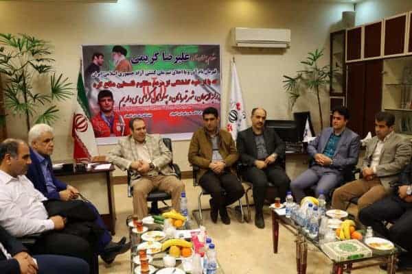 تجلیل از علیرضا كريمی پهلوان و قهرمان نامی كشتی ایران در لاهیجان 6 - برگزاری مراسم تجلیل از علیرضا كريمی پهلوان و قهرمان نامی كشتی ایران در لاهیجان - بامردم