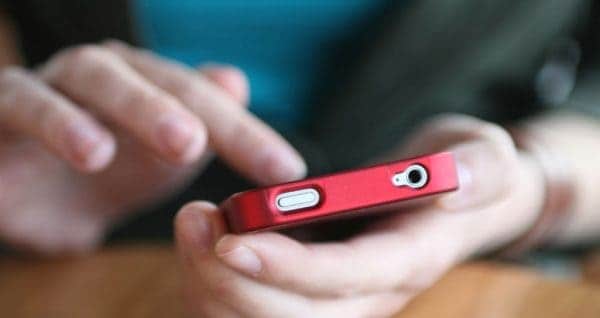 موبایل تلفن همراه - با این اپلیکیشن هوشمند به راحتی سر کلاس چت و تقلب کنید! - اپلیکشن