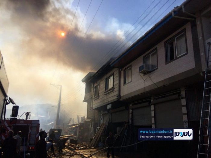مهار آتش سوزی ۶ خانه در لاهیجان + فیلم و عکس