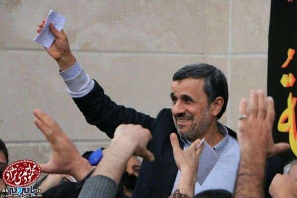 photo ۲۰۱۸ ۰۲ ۰۹ ۲۱ ۱۵ ۲۳ - پرسش و پاسخ احمدی نژاد با خود در رشت؛ آیا از وضع امروز راضی هستید؟ - احمدی نژاد