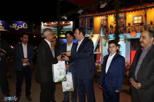 ستاد خدمات سفر شهرداری لاهیجان در خدمت مسافران 2 - ستاد خدمات سفر شهرداری لاهیجان در خدمت مسافران است + تصاویر - با مردم