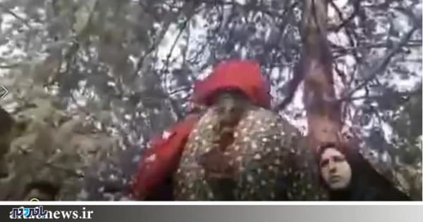 رفتار مامور گشت ارشاد با یک زن 1 - دستور وزیر کشور درباره رفتار مامور گشت ارشاد با یک زن + تصاویر - رفتار مامور گشت ارشاد با یک زن