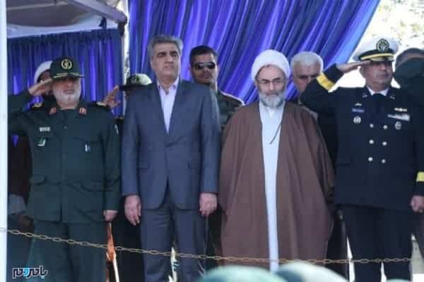 روز ارتش 747x498 - هیچ قدرتی توانایی مقابله با ایران را ندارد | نیروهای مسلح در بخش جنگ نرم مقتدرانه از کیان و اعتقادات ملی و مذهبی ما دفاع کنند -