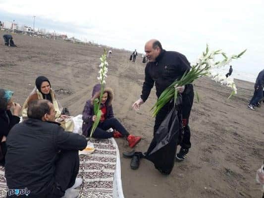پاکسازی ساحل چاف و چمخاله 4 - از پاکسازی ساحل توسط اعضای شورای اسلامی و نیروهای شهرداری تا اهدای گل گلایل به مسافرین! + تصاویر - بامردم