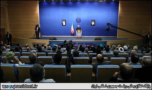 مراسم افطاری رئیس جمهور و هنرمندان 8 - امروز به سرمایه اجتماعی، اعتماد بیشتر و امید به آینده ایران نیاز داریم/ اصحاب فرهنگ و هنر نیز گله‌های بحقی دارند -