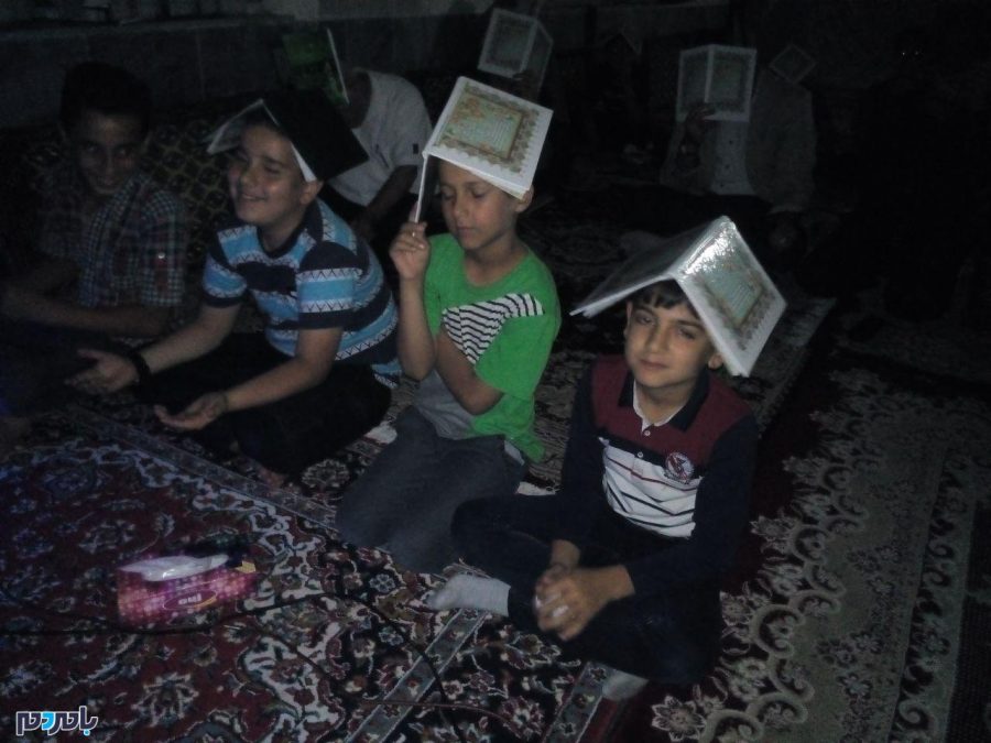 دلدادگی مردم روستای پایین‌محله ناصرکیاده بخش رودبنه در سومین شب از لیالی قدر + تصاویر