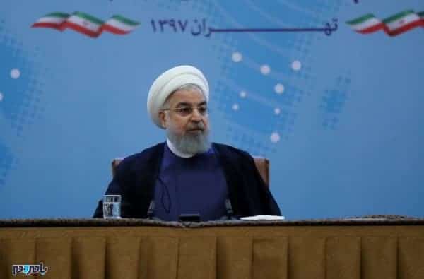 روحانی 2 - آقای ترامپ!با دم شیر بازی نکن؛ پشیمان کننده است -