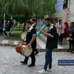 دومین روز از نهمین دوره جشنواره تئاتر خیابانی شهروند لاهیجان 18 - گزارش تصویری دومین روز از نهمین دوره جشنواره تئاتر خیابانی شهروند لاهیجان - با مردم