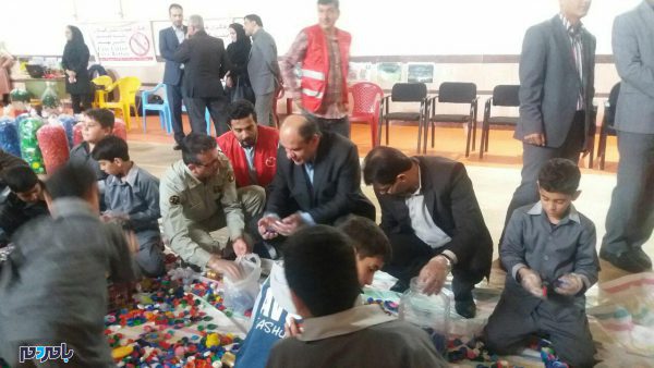 کارگاه آموزش تفکیک از مبدا و تفکیک رنگ درب بطری های پلاستیکی در بندر کیاشهر 1 - کارگاه آموزش تفکیک از مبدا و تفکیک رنگ درب بطری های پلاستیکی در بندر کیاشهر - با مردم