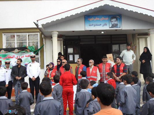 کارگاه آموزش تفکیک از مبدا و تفکیک رنگ درب بطری های پلاستیکی در بندر کیاشهر 12 - کارگاه آموزش تفکیک از مبدا و تفکیک رنگ درب بطری های پلاستیکی در بندر کیاشهر - با مردم