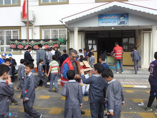 کارگاه آموزش تفکیک از مبدا و تفکیک رنگ درب بطری های پلاستیکی در بندر کیاشهر 13 - کارگاه آموزش تفکیک از مبدا و تفکیک رنگ درب بطری های پلاستیکی در بندر کیاشهر - با مردم