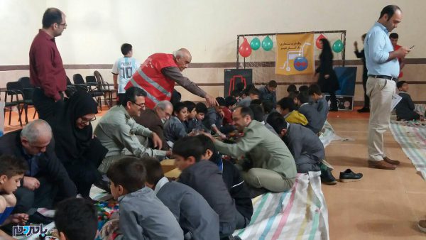 کارگاه آموزش تفکیک از مبدا و تفکیک رنگ درب بطری های پلاستیکی در بندر کیاشهر 4 - کارگاه آموزش تفکیک از مبدا و تفکیک رنگ درب بطری های پلاستیکی در بندر کیاشهر - با مردم