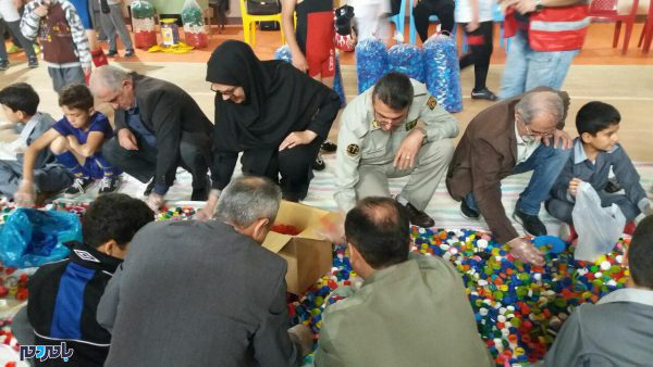 کارگاه آموزش تفکیک از مبدا و تفکیک رنگ درب بطری های پلاستیکی در بندر کیاشهر 6 - کارگاه آموزش تفکیک از مبدا و تفکیک رنگ درب بطری های پلاستیکی در بندر کیاشهر - با مردم