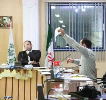 photo 2018 11 19 03 12 31 768x727 - فیلم درگیری لفظی شدید شهردار و رئیس شورای شهر فومن -