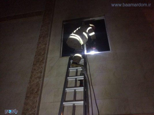 آتش‌سوزی در ساختمان چهار طبقه مسکونی در لاهیجان 3 - آتش‌سوزی در ساختمان چهار طبقه مسکونی در لاهیجان + تصاویر - آتش‌سوزی