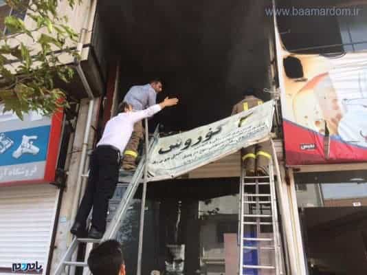 آتش‌سوزی گسترده سه باب مغازه و بخشی از سقف یک‌خانه در خیابان جمهوری 10 - آتش‌سوزی گسترده سه باب مغازه و بخشی از سقف یک‌خانه در خیابان جمهوری + تصاویر - آتش‌سوزی