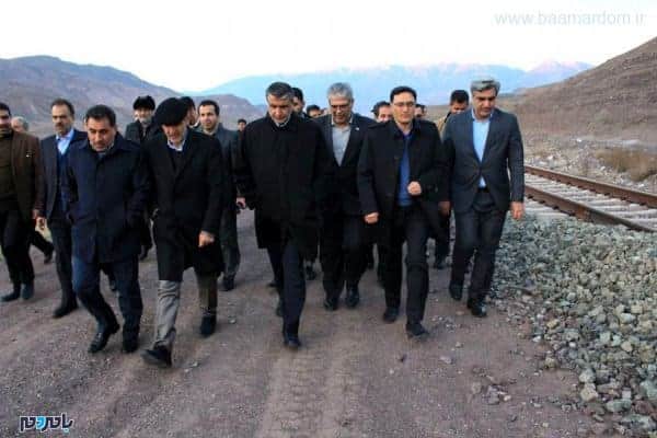 محمد اسلامی در حاشیه بازدید از راه‌آهن قزوین رشت 3 - افتتاح راه‌آهن قزوین-رشت در هفته اول اسفند/ هزینه ۲ هزار میلیاردی برای ساخت راه آهن -