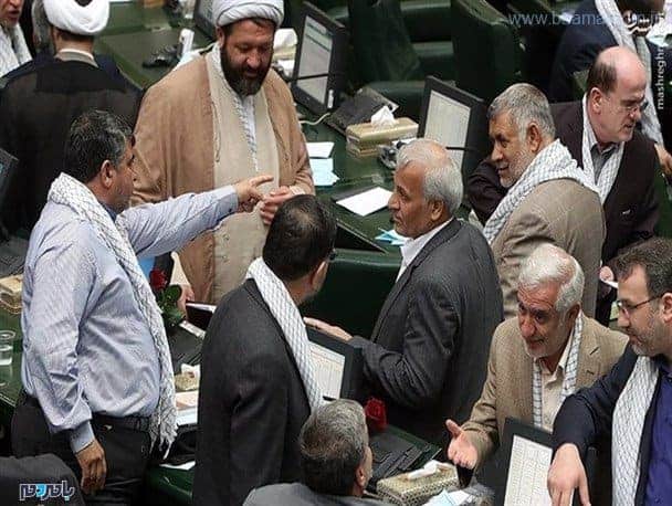 دلخوش: از دست تو چرچیل هم به تنگ آمده است/ لاهوتی: صدبار تو را گفتم کم کن دو سه پیمانه