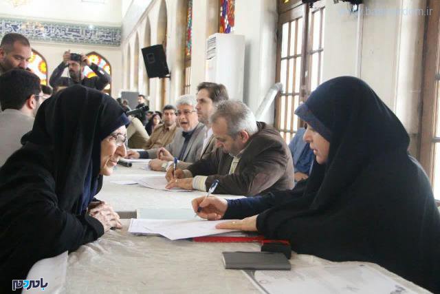 برپایی میز خدمت پاسخگویی به مشکلات شهروندان در مصلی رشت / گزارش تصویری